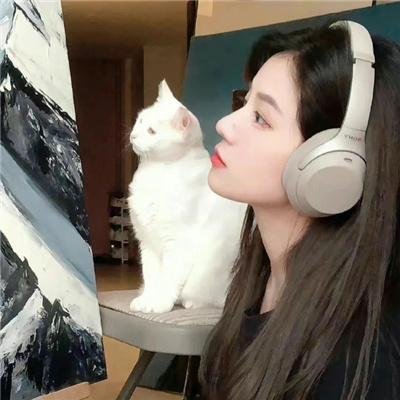 如月微笑